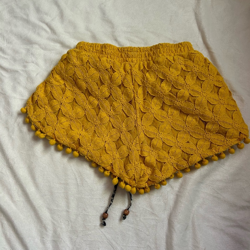 💛Yellow shorts🌻 - Picture 2 of 3